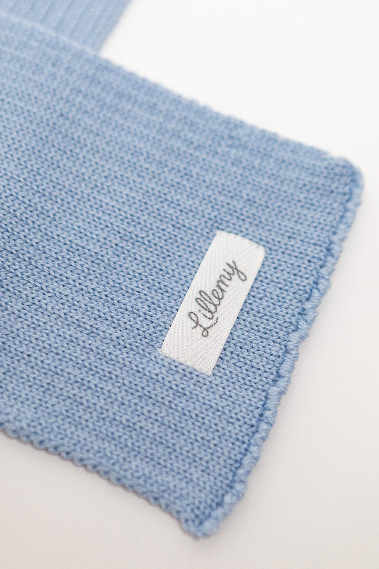 blue merino wool baby scarf detail – fine knit, naturally breathable