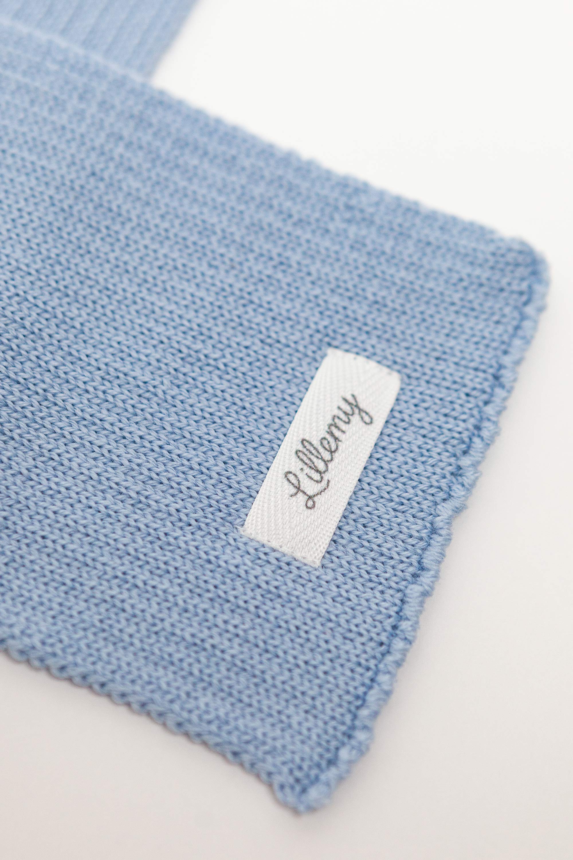 blue merino wool baby scarf detail – fine knit, naturally breathable