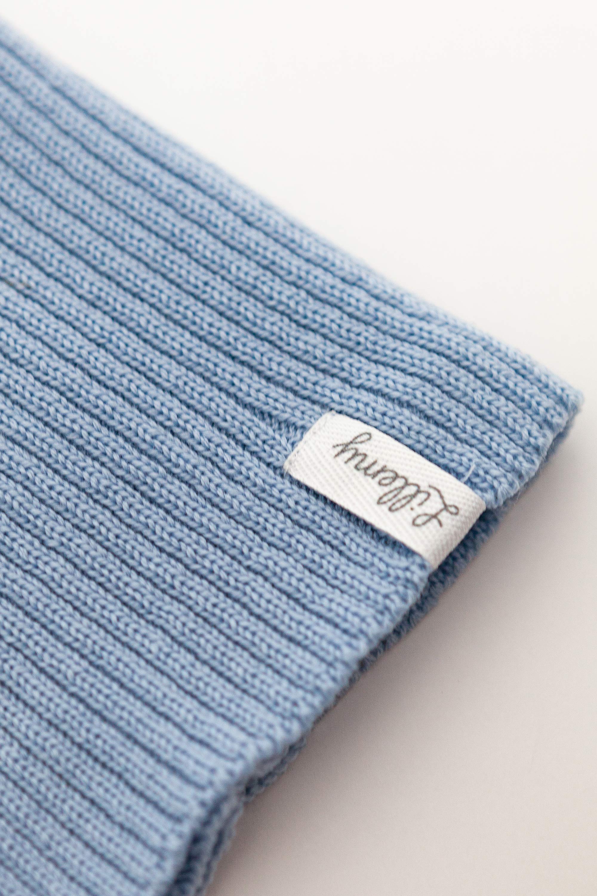blue merino wool tube scarf detail – fine knit, soft Italian merino