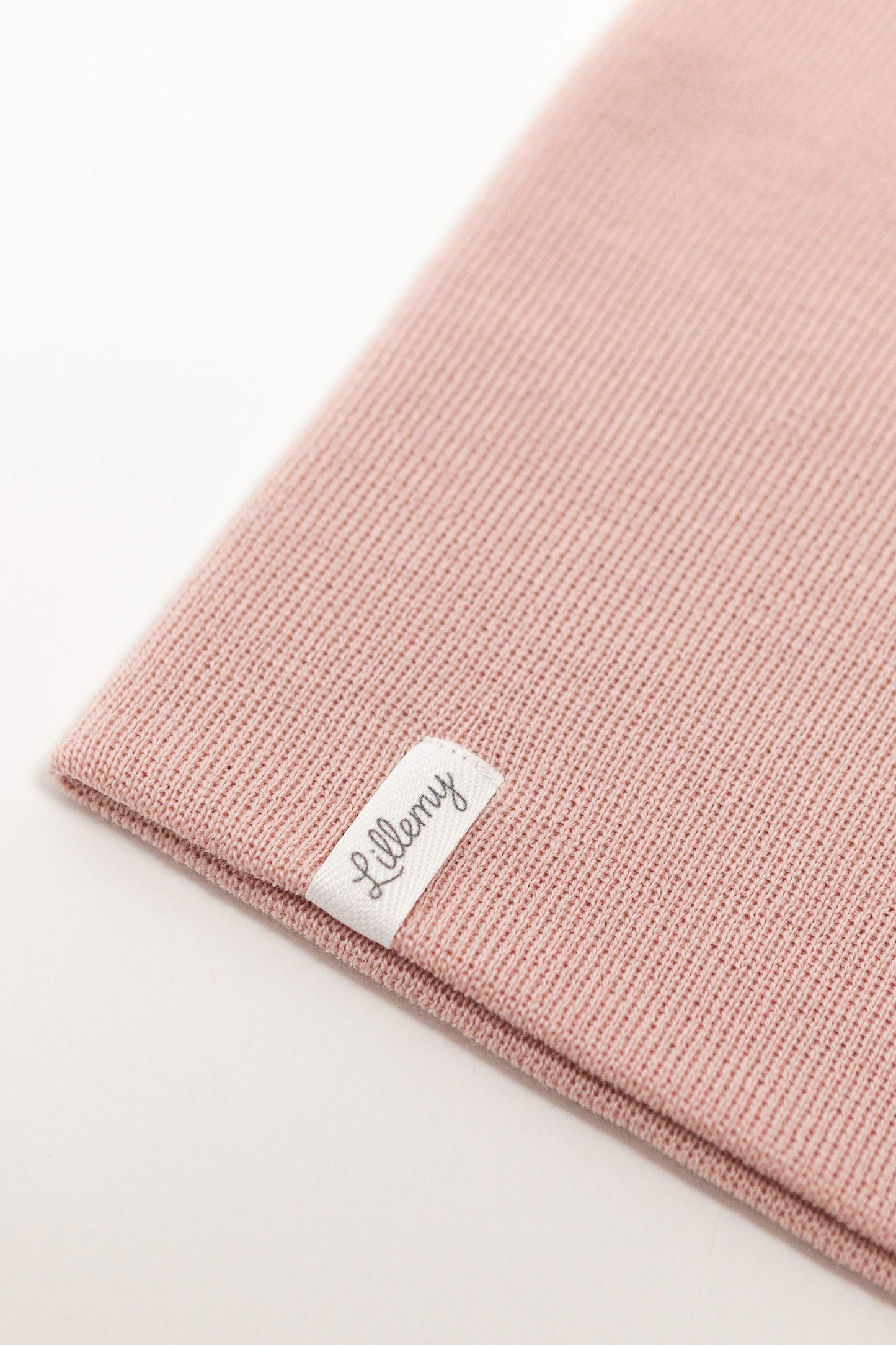 pink merino wool kids snood detail – fine knit, itch-free against skin